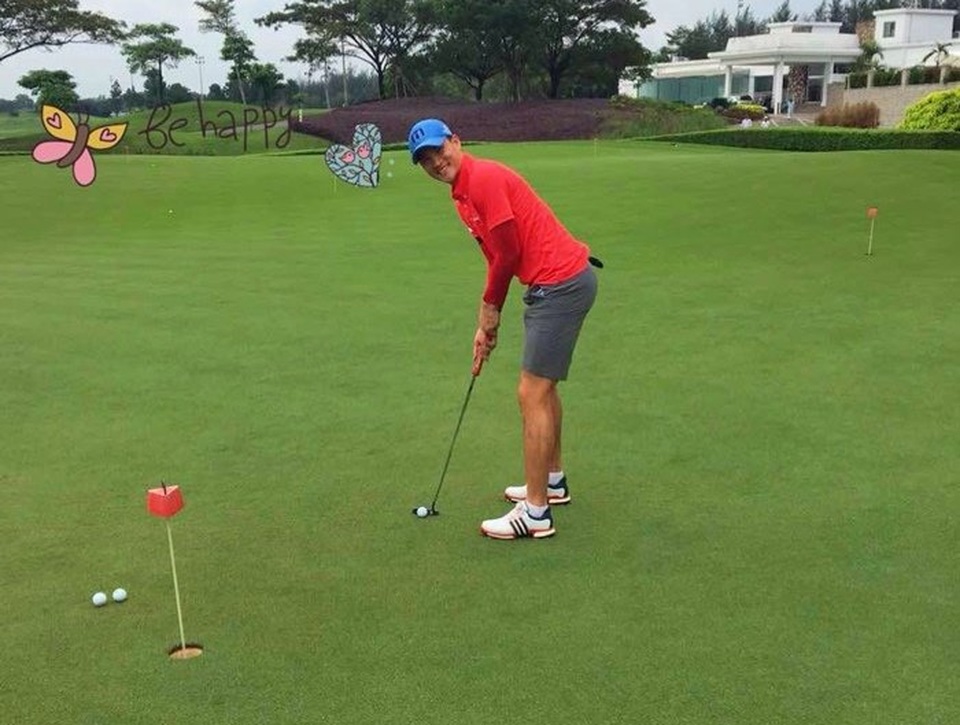 
Công Vinh tính đường làm golf thủ?
