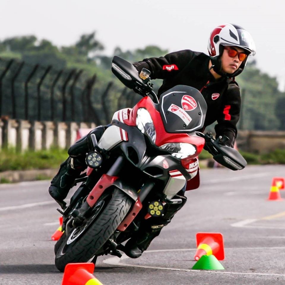 Xe phân khối lớn: Lựa chọn lốp thương hiệu nào? - 1 Anh Hà Anh Tú thử nghiệm xe Ducati Multistrada 1200 trên sản phẩm lốp Michelin Pilot Road 4 (Ảnh do nhân vật cung cấp)
