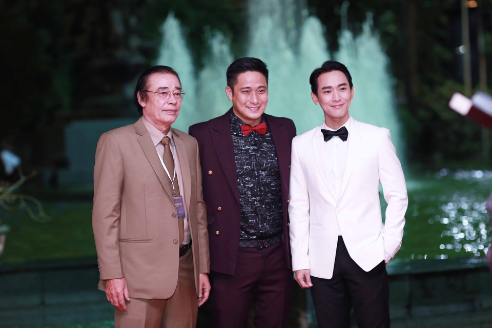 Minh Tiệp lịch lãm bên hoa hậu Mỹ Linh - 4
Trong sự kiện anh cũng đã có dịp hội ngộ với các nghệ sĩ và những người đồng nghiệp của mình