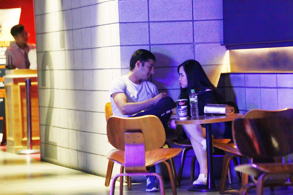 Trương Phương đẹp đôi bên bạn trai tây - 2
Lần đầu tiên để bạn trai lộ diện nhưng nữ diễn viên 9X vẫn không lên tiếng bình luận về chuyện tình cảm của mình