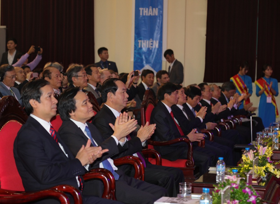 Tạo điều kiện để ĐH Khoa học tự nhiên đạt mục tiêu thuộc nhóm 100 trường ĐH hàng đầu châu Á - 1
Tham dự buổi lễ có đồng chí Trần Đại Quang – Uỷ viên Bộ Chính trị, Chủ tịch nước CHXHCN Việt Nam; đồng chí Phùng Xuân Nhạ - UV BCH TW Đàng, Bộ trưởng Bộ Giáo dục và Đào tạo cùng đại diện các bộ, ban, ngành.