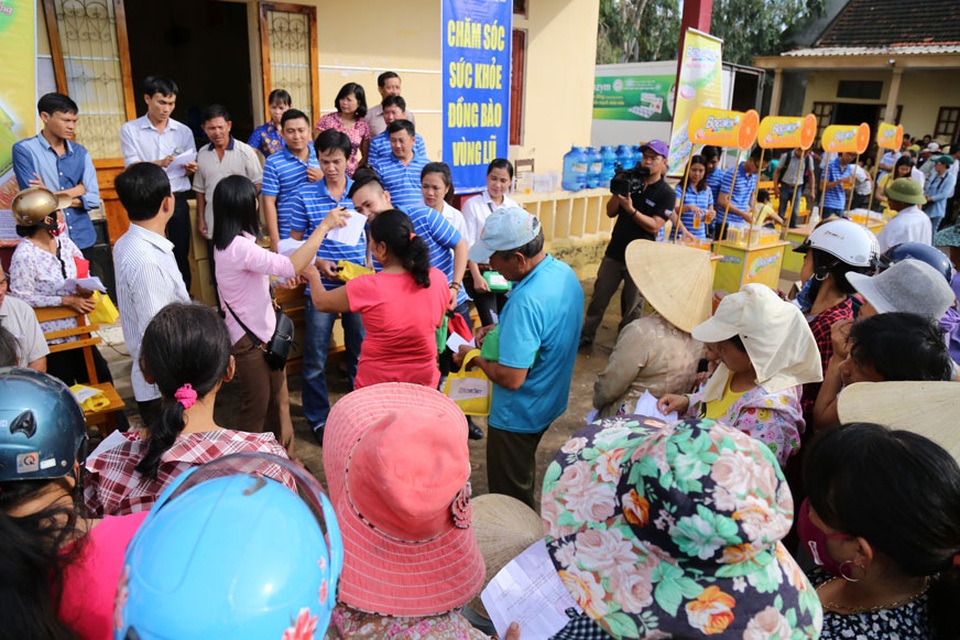 Hàng ngàn túi thuốc thiết yếu đến với đồng bào miền Trung sau lũ - 1