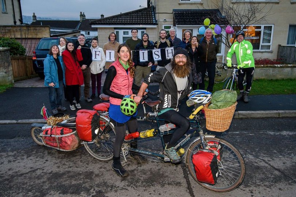 Vụ "thách cưới" khó tin - 10000 dặm đạp xe qua 19 nước mới lấy được vợ - 1 Vụ "thách cưới" khó tin - 10000 dặm đạp xe qua 19 nước mới lấy được vợ - 1