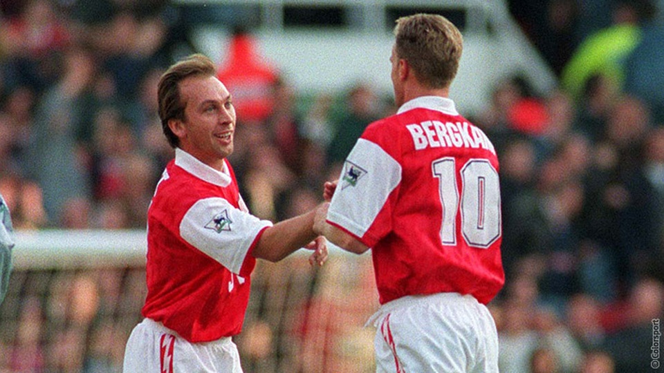 Welbeck và những người từng phục vụ cả Arsenal lẫn MU - 17
David Platt (trái) thi đấu cho Arsenal. Ông không có trận đấu nào cho MU