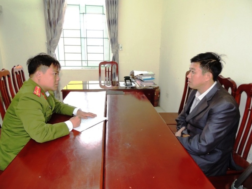 Dựng quán tẩm quất, thư giãn để mở tụ điểm mại dâm - 1 Đối tượng Lại Văn Điền tại cơ quan Công an (ảnh: Công an Hà Nam)