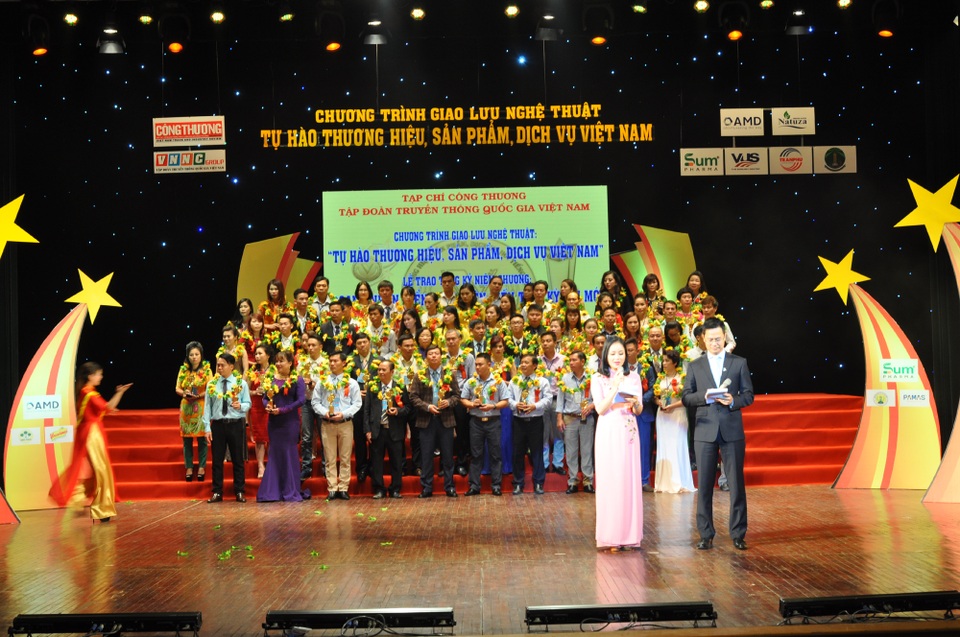 Nước uống đóng chai Natuza của Việt Nam được vinh danh top 100 thương hiệu nổi tiếng - 1 Nước uống đóng chai Natuza của Việt Nam được vinh danh top 100 thương hiệu nổi tiếng - 1