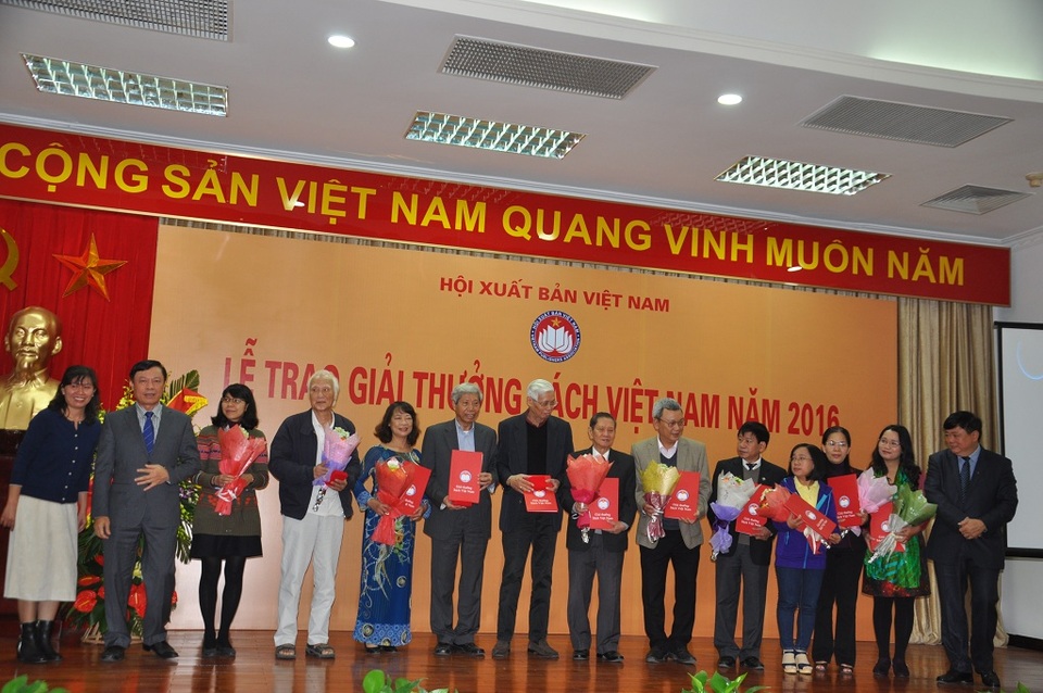 90 đầu sách đạt giải thưởng sách Việt Nam năm 2016 - 1 90 đầu sách đạt giải thưởng sách Việt Nam năm 2016 - 1