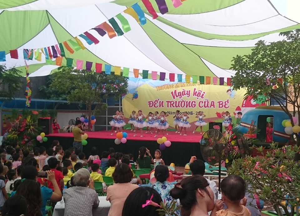 Lãnh đạo Đảng, Nhà nước dự khai giảng cùng các em học sinh - 20 Một tiết mục biểu diễn chào mừng năm học mới của các em nhỏ Trường mầm non Tả Thanh Oai (Thanh Trì, Hà Nội). (Ảnh: Bùi Then)