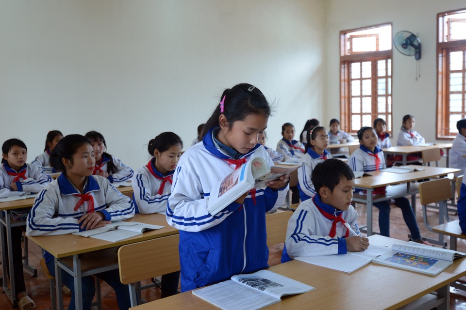 
Từ nay các em học sinh Trường Chiềng Sơ sẽ được ngồi học trong những phòng học khang trang, sạch đẹp
