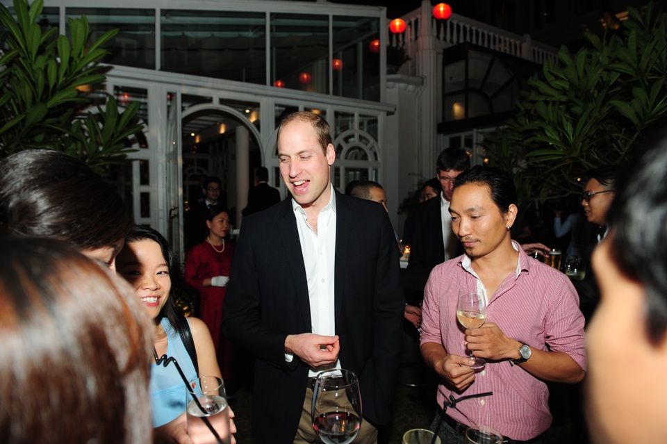 Hoàng tử Anh William gặp gỡ 50 người Việt trẻ - 5
Hoàng tử cũng trao đổi với các bạn trẻ về cuộc chiến chống buôn bán trái phép động thực vật hoang dã, chủ đề mà Hoàng tử rất quan tâm. (Ảnh: Đại sứ quán Anh tại Việt Nam)