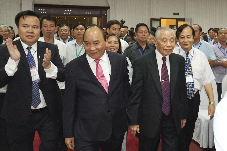 Thủ tướng: Tạo mọi thuận lợi cho Hội Khuyến học Việt Nam làm tốt hơn nữa - 1
Thủ tướng Nguyễn Xuân Phúc tới dự buổi lễ kỷ niệm 20 năm thành lập Hội Khuyến học Việt Nam tối ngày 21/9