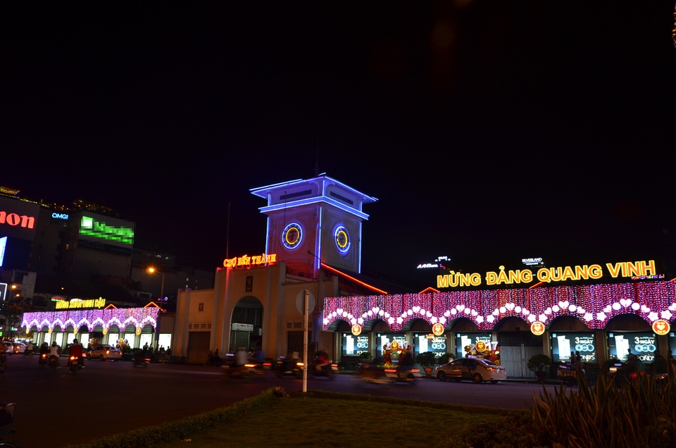 Sắc Xuân tràn ngập trên thành phố mang tên Bác - 8 Chợ Bến Thành được khoác lên mình tấm áo mới