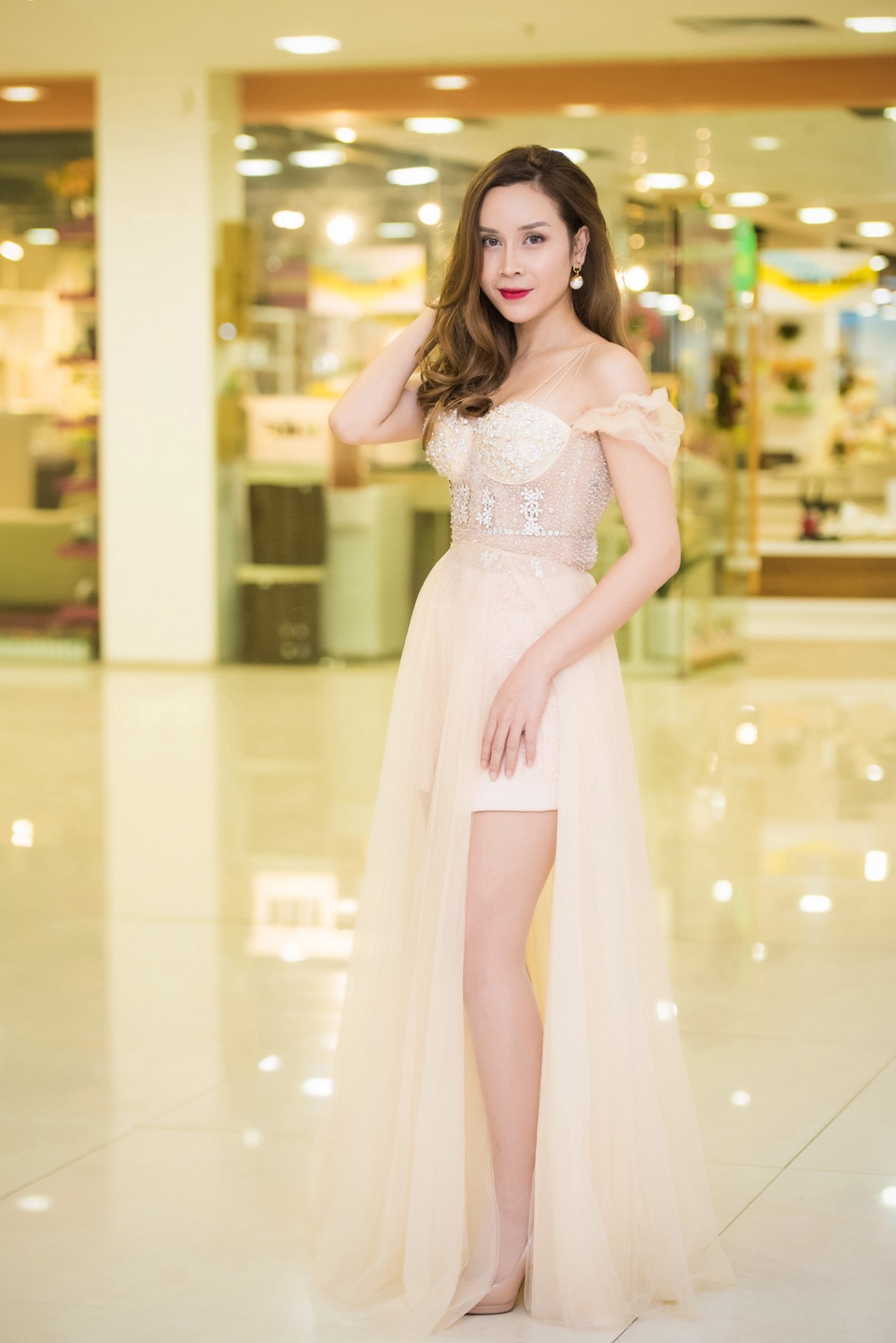 Cận cảnh nhan sắc sau phẫu thuật thẩm mỹ của Lưu Hương Giang - 11 Cận cảnh nhan sắc sau phẫu thuật thẩm mỹ của Lưu Hương Giang - 11