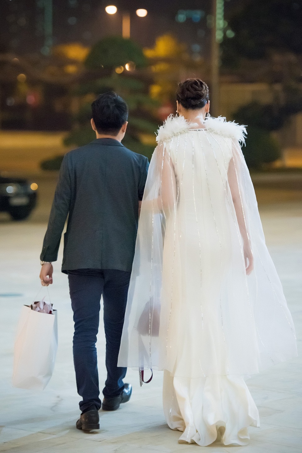 Vợ chồng Dương Thùy Linh ngọt ngào sau 7 năm chung sống - 9 Hạnh phúc bình dị của vợ chồng Á hậu.