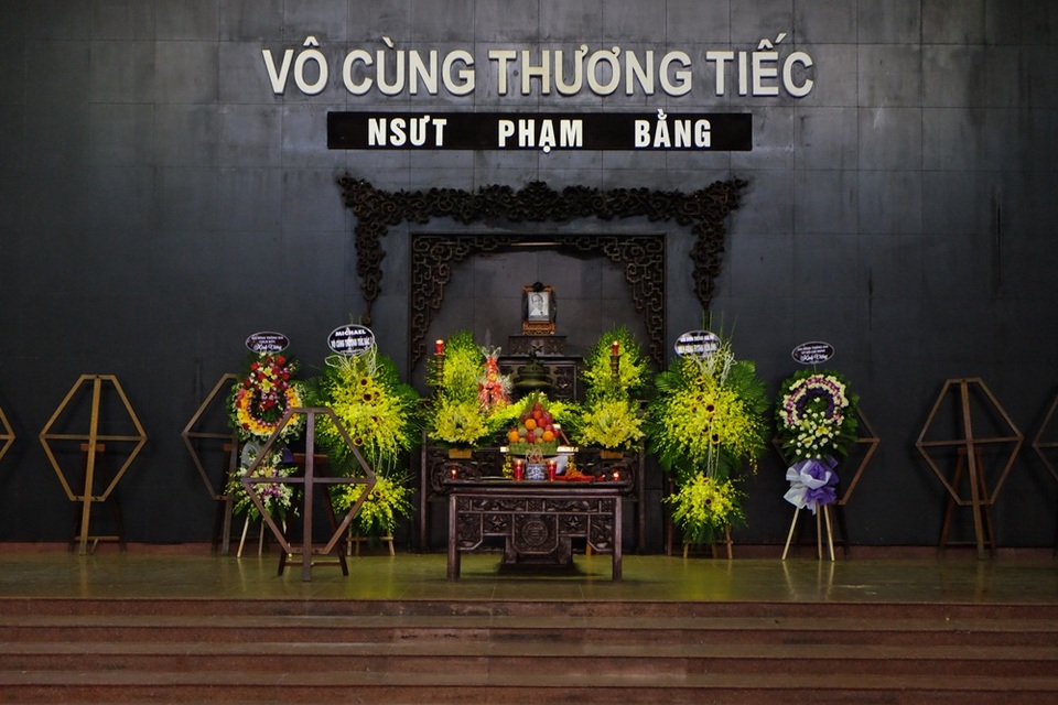Nghệ sĩ trào nước mắt tiễn biệt NSƯT Phạm Bằng - 16 Nghệ sĩ trào nước mắt tiễn biệt NSƯT Phạm Bằng - 16