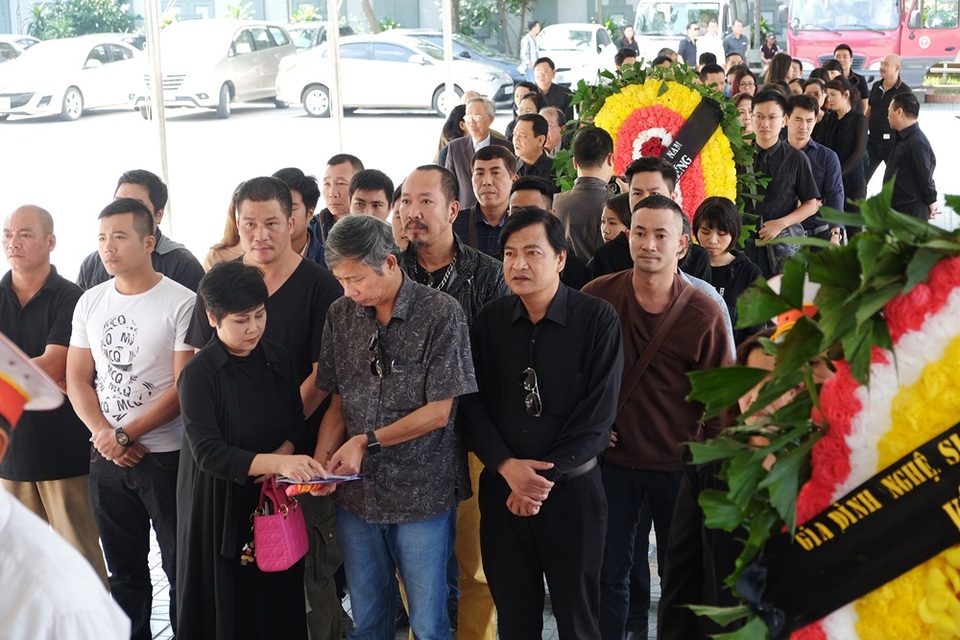 Nghệ sĩ trào nước mắt tiễn biệt NSƯT Phạm Bằng - 15 Nghệ sĩ trào nước mắt tiễn biệt NSƯT Phạm Bằng - 15