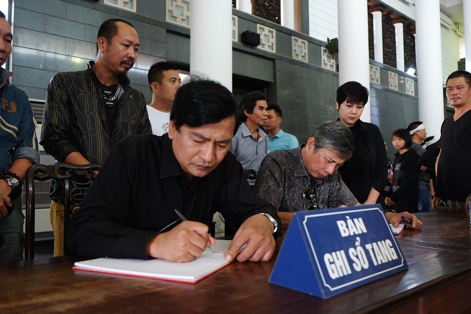Nghệ sĩ trào nước mắt tiễn biệt NSƯT Phạm Bằng - 13 Nghệ sĩ trào nước mắt tiễn biệt NSƯT Phạm Bằng - 13