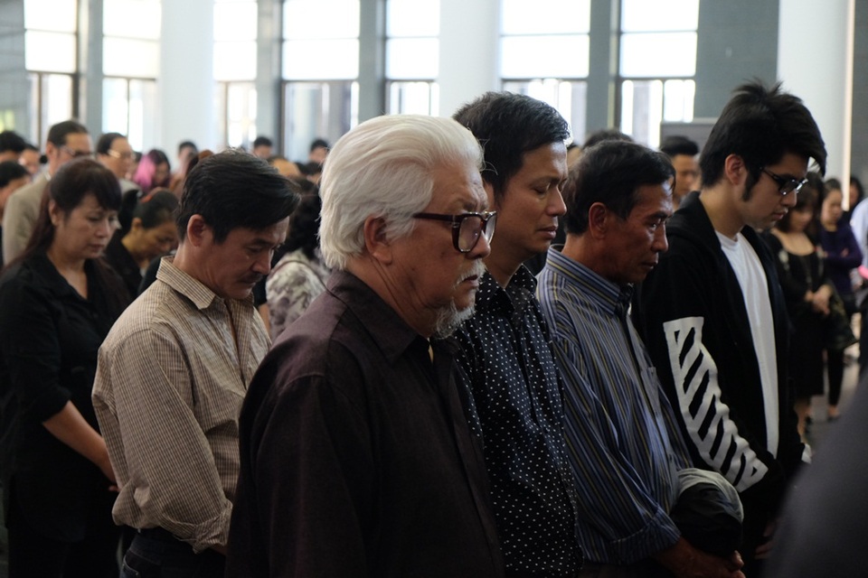 Nghệ sĩ trào nước mắt tiễn biệt NSƯT Phạm Bằng - 2 Nghệ sĩ trào nước mắt tiễn biệt NSƯT Phạm Bằng - 2