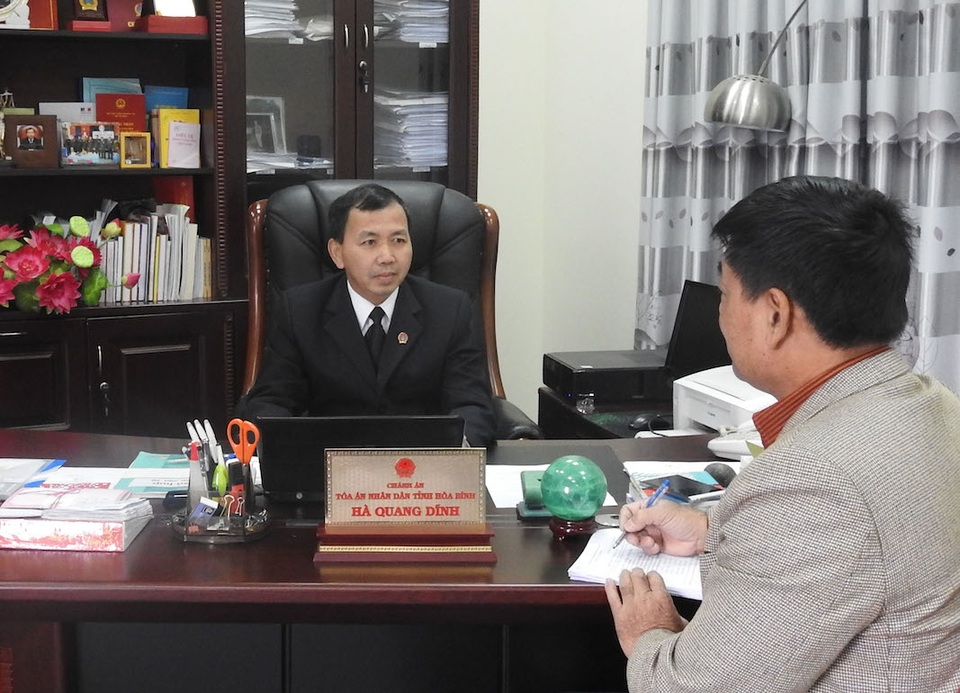 
Chánh án TAND tỉnh Hoà Bình khẳng định việc Tòa án nhân dân huyện Kim Bôi thụ lý đơn khởi kiện là đúng, là cần thiết.
