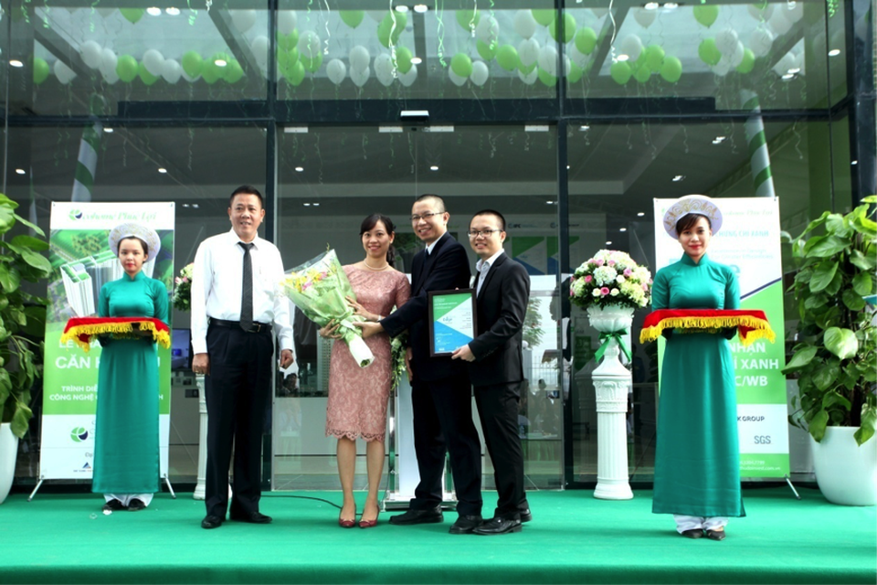Ecohome Phúc Lợi: “Giải mã” 5 sức hút căn hộ giá rẻ - 2
Ecohome Phúc Lợi đón nhận chứng chỉ xanh quốc tế EDGE do IFC/ Ngân hàng thế giới cấp ngày 19/11 vừa qua