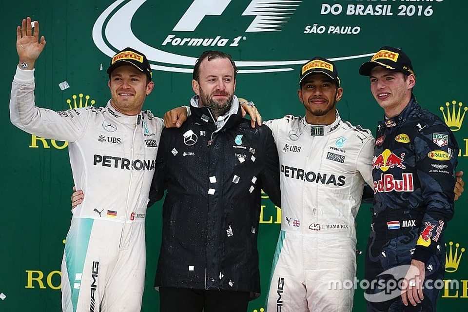 Thắng chặng, Lewis Hamilton tiếp tục nuôi giấc mơ vô địch - 7 Thắng chặng, Lewis Hamilton tiếp tục nuôi giấc mơ vô địch - 7