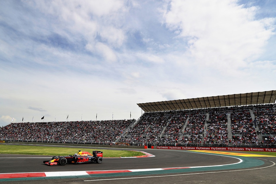 Lewis Hamilton thắng áp đảo tại MexicoGP - 3 Lewis Hamilton thắng áp đảo tại MexicoGP - 3