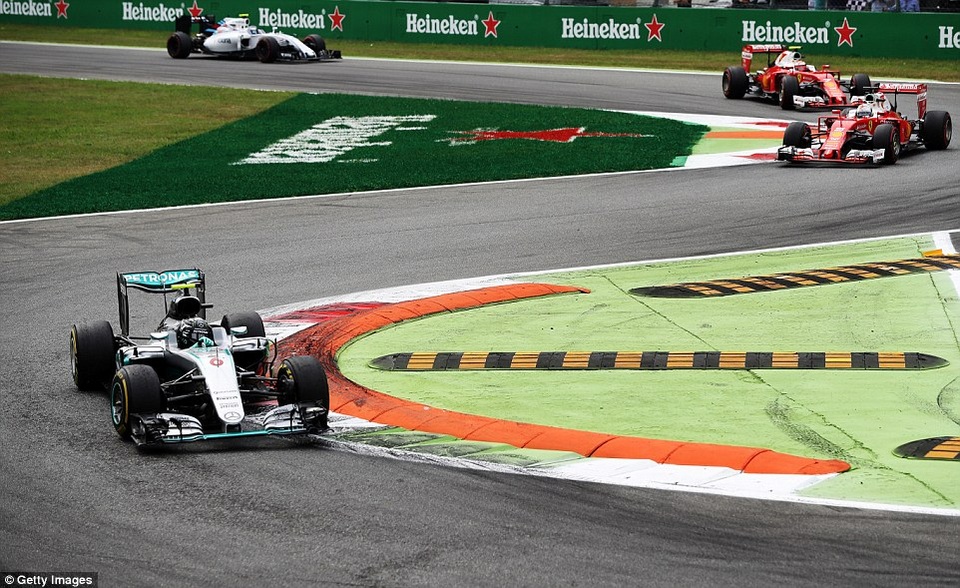 Rosberg thắng dễ trong ngày Hamilton phạm sai lầm - 7 Rosberg thắng dễ trong ngày Hamilton phạm sai lầm - 7