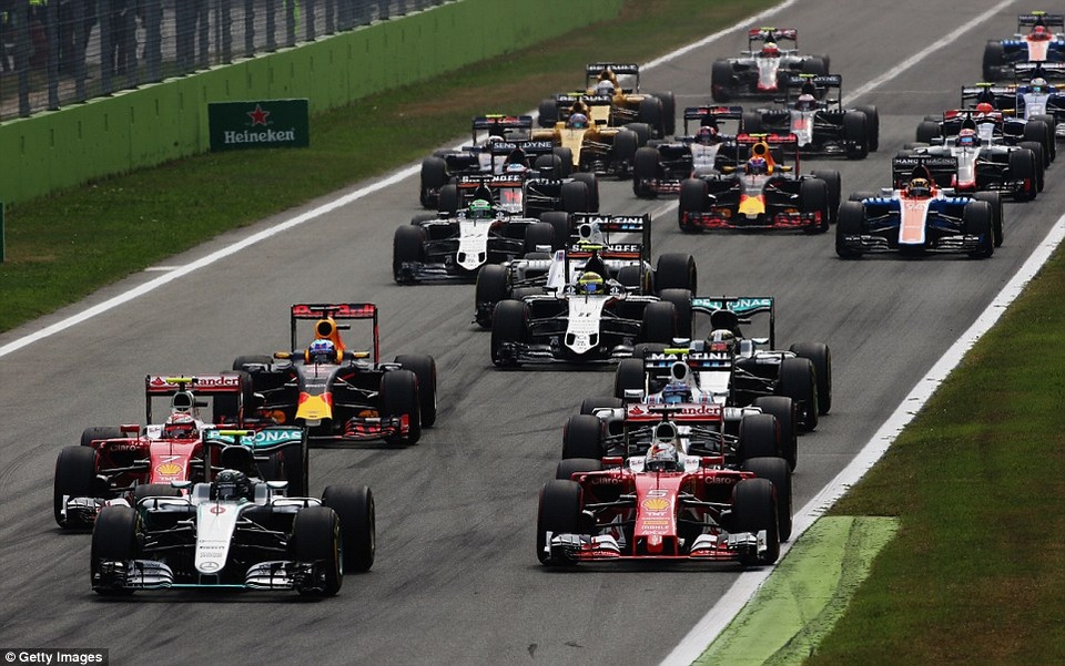 Rosberg thắng dễ trong ngày Hamilton phạm sai lầm - 2 Rosberg thắng dễ trong ngày Hamilton phạm sai lầm - 2