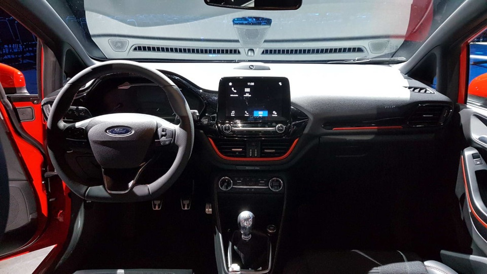 Ford Fiesta 2017 có gì mới? - 4