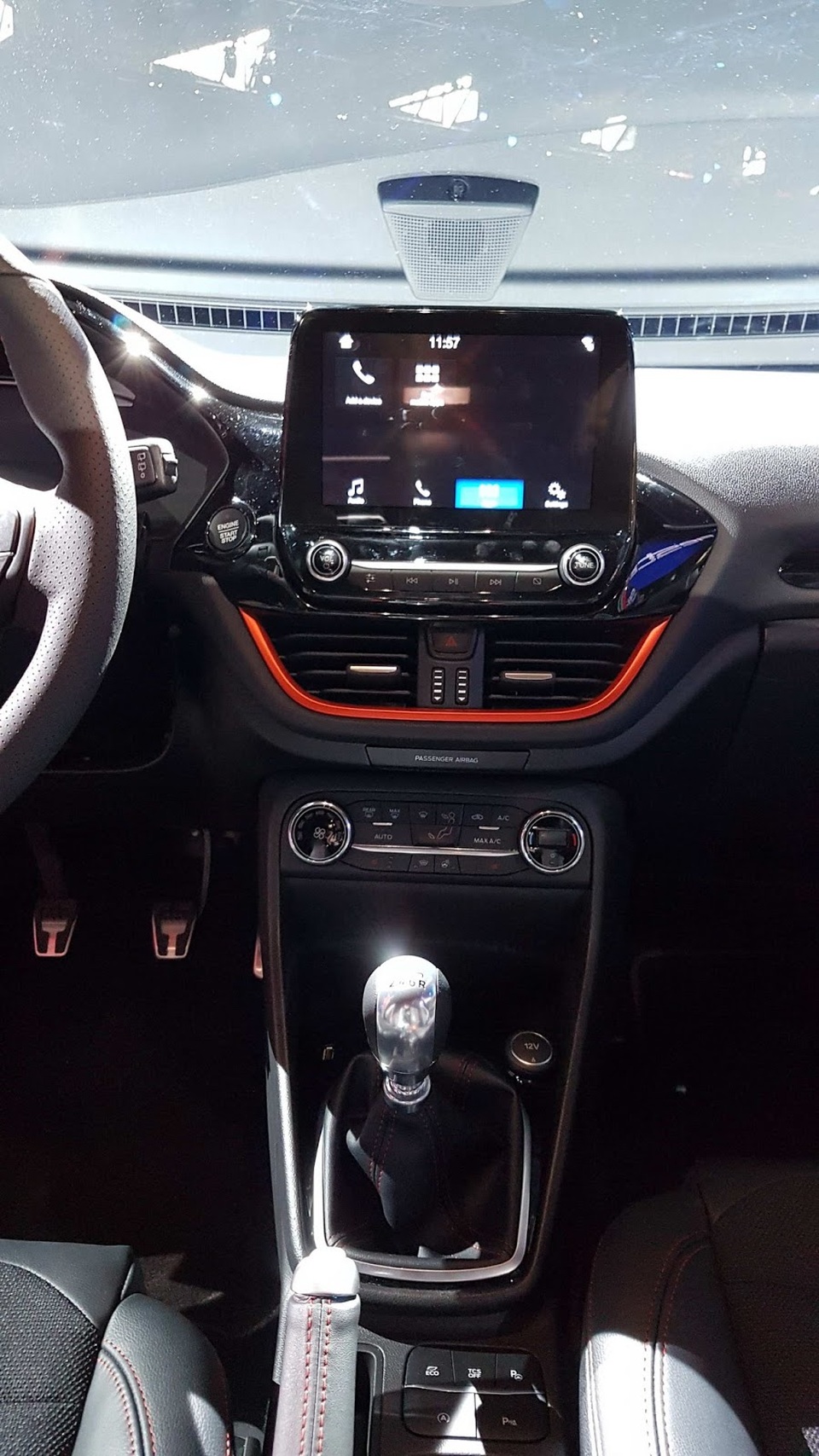 Ford Fiesta 2017 có gì mới? - 5