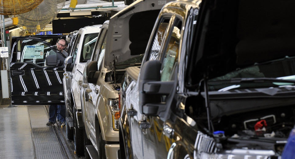 Xe bán chậm, Ford tạm đóng cửa 4 nhà máy - 1