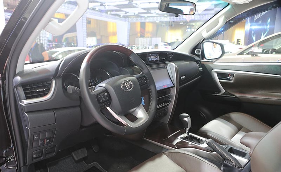 Toyota Fortuner 2017 chính thức ra mắt thị trường Việt Nam - 3 Toyota Fortuner 2017 chính thức ra mắt thị trường Việt Nam - 3