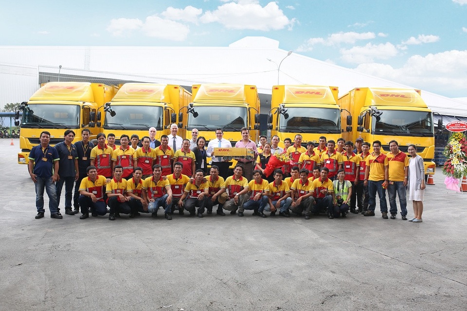 FUSO bàn giao 18 xe Fighter FJ 24 tấn cho DHL Supply Chain - 2 FUSO bàn giao 18 xe Fighter FJ 24 tấn cho DHL Supply Chain - 2