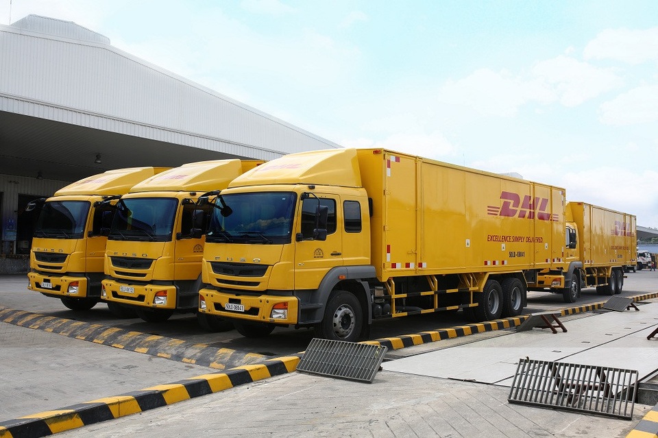FUSO bàn giao 18 xe Fighter FJ 24 tấn cho DHL Supply Chain - 3 FUSO bàn giao 18 xe Fighter FJ 24 tấn cho DHL Supply Chain - 3