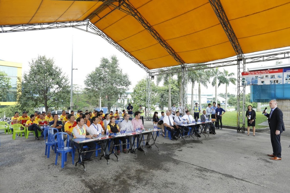 FUSO bàn giao 18 xe Fighter FJ 24 tấn cho DHL Supply Chain - 1 FUSO bàn giao 18 xe Fighter FJ 24 tấn cho DHL Supply Chain - 1