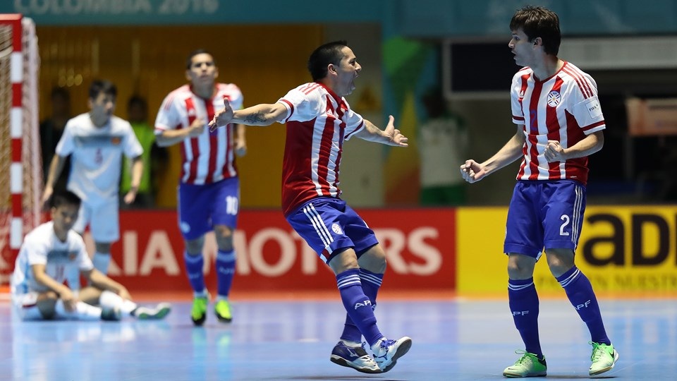 Việt Nam 1-7 Paraguay: Chênh lệch đẳng cấp - 5
Paraguay dẫn trước 5-0 sau hiệp đấu đầu tiên