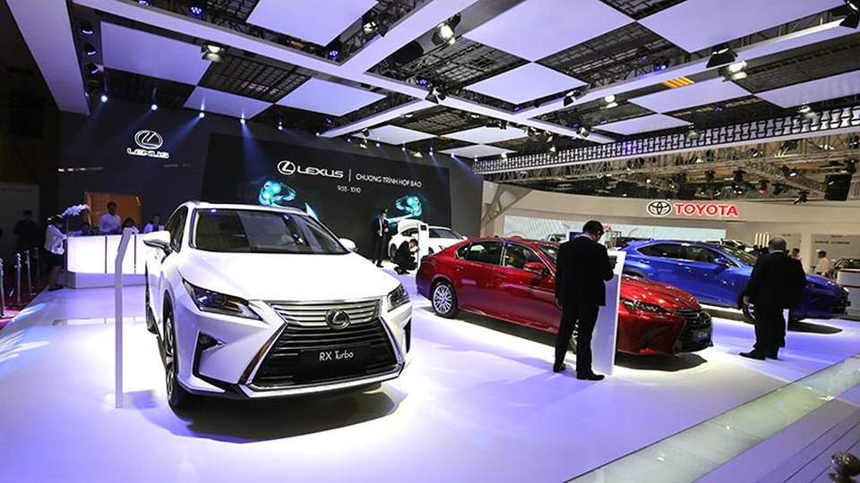 Lexus có gì tại triển lãm Vietnam Motor Show 2016? - 1
Động cơ Turbo tăng áp 2.0L là công nghệ mới nhất của Lexus với phản hồi van tiết lưu nhanh nhạy và mô men thay đổi nhanh chóng trong từng vòng quay, mang lại cảm giác lái mạnh mẽ, khả năng tăng tốc nhạy bén và tiết kiệm nhiên liệu tối ưu.