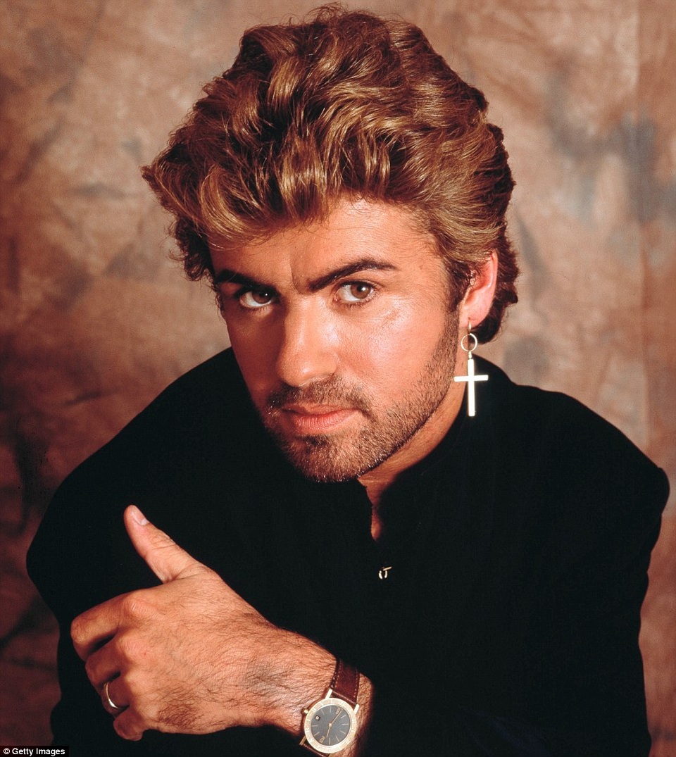 Ca sĩ George Michael với những khoảnh khắc “độc”, khó quên - 1
Với 7 album cá nhân được tiêu thụ trên toàn thế giới từ năm 1987 đến năm 2014, ngôi sao 53 tuổi thu về hơn 142 triệu bảng Anh và “tẩu tán” được hơn 100 triệu album ca nhạc.
