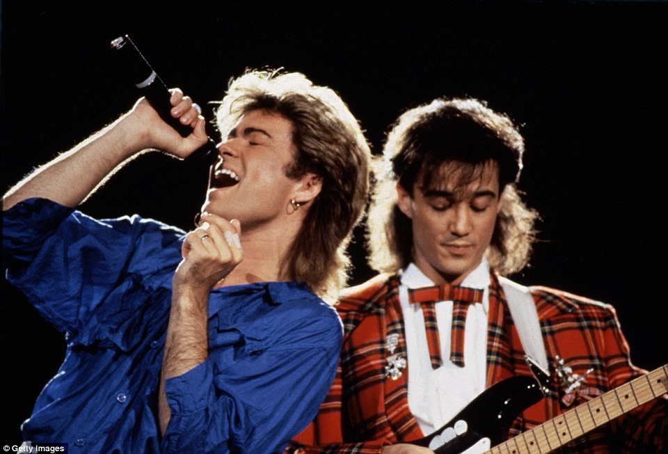 Ca sĩ George Michael với những khoảnh khắc “độc”, khó quên - 18
Hai thành viên của nhóm Wham! - George Michael và Andrew Ridgeley trình diễn tại Nhật Bản vào tháng 1/1985 và một năm sau, họ chia tay nhau.