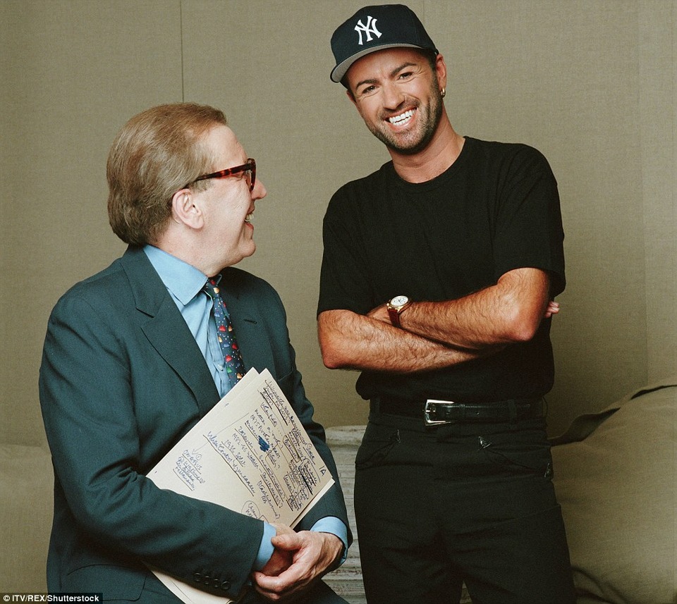 Ca sĩ George Michael với những khoảnh khắc “độc”, khó quên - 25
George Michael sở hữu nụ cười rạng ngời và sáng. Anh và David Frost tham gia một talkshow vào năm 90 của thế kỷ trước.