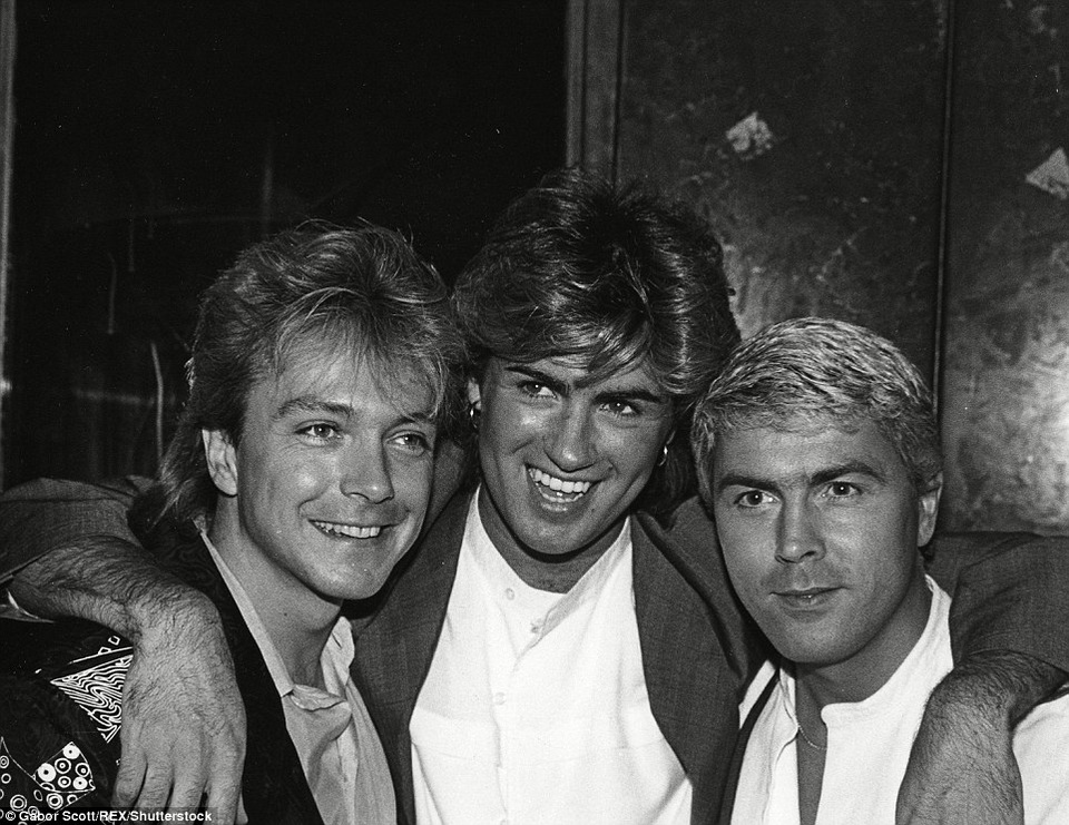 Ca sĩ George Michael với những khoảnh khắc “độc”, khó quên - 7
David Cassidy, George Michael và Mike Nolan trong một bức ảnh chụp chung vào những năm 80 của thế kỷ trước.