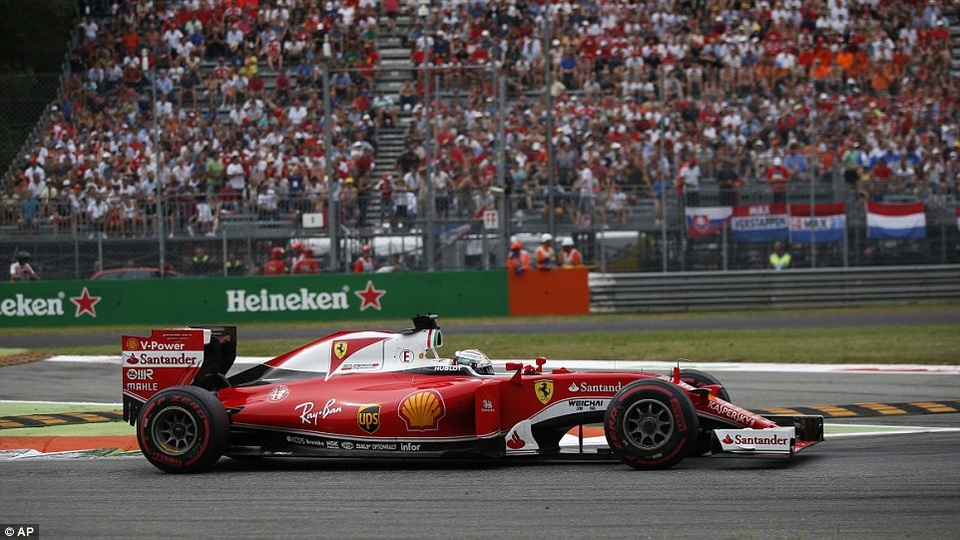 Rosberg thắng dễ trong ngày Hamilton phạm sai lầm - 6 Rosberg thắng dễ trong ngày Hamilton phạm sai lầm - 6