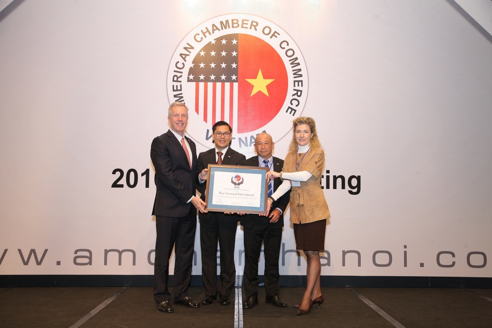 Dow làm CSR – lấy phát triển bền vững làm đích đến - 1
Giải thưởng Amcham CSR Award 2016 vinh danh sứ mệnh cao cả của Dow khi luôn gắn liền trách nhiệm xã hội với con đường phát triển tại Việt Nam