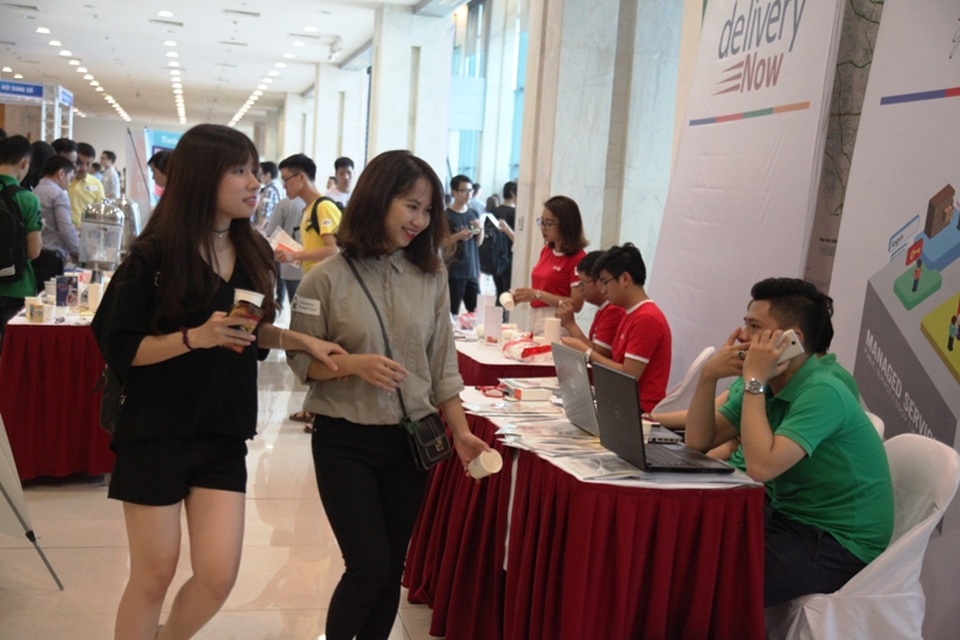 Bạn trẻ mê công nghệ trải nghiệm không gian thực tế ảo ở Google Day X - 5 Bạn trẻ mê công nghệ trải nghiệm không gian thực tế ảo ở Google Day X - 5