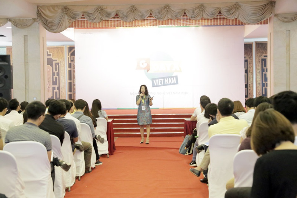 Bạn trẻ mê công nghệ trải nghiệm không gian thực tế ảo ở Google Day X - 6
Sự kiện Google Day X Vietnam 2016 cũng là cơ hội để các startup chiêu mộ nhân tài.