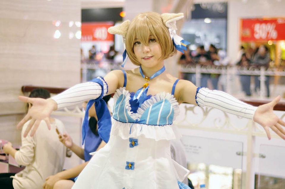 Cosplayer mùa Halloween: Từ đáng sợ đến dễ thương bất ngờ - 10
Trang phục tông xanh – trắng dễ thương của một nữ coser nhân vật Felix trong truyện Re:Zero