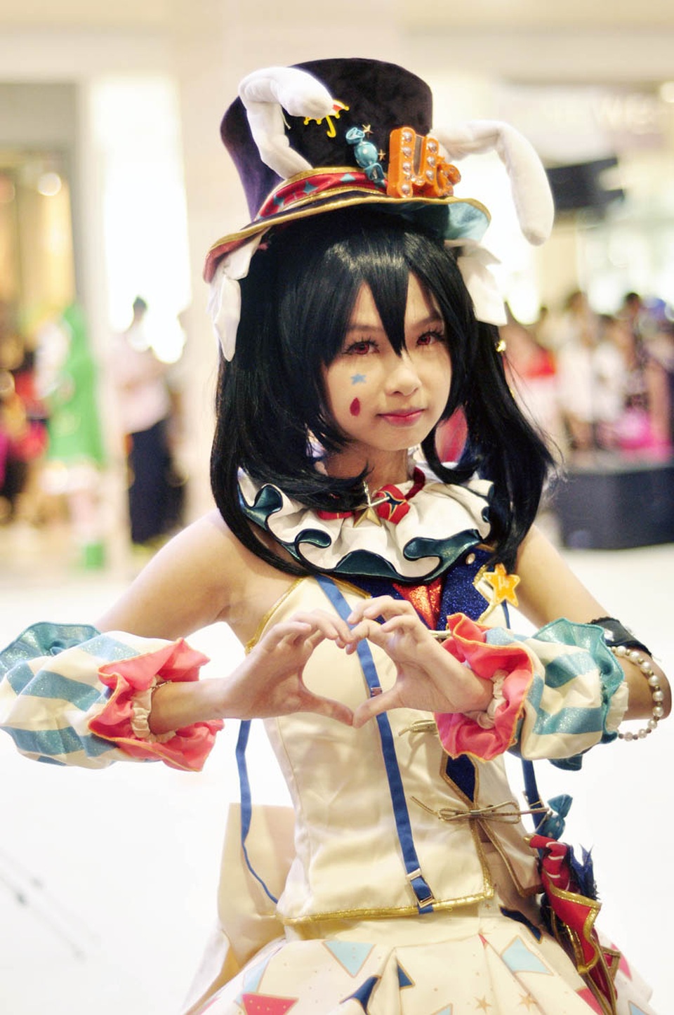 Cosplayer mùa Halloween: Từ đáng sợ đến dễ thương bất ngờ - 11
Một nữ cosplayer tạo dáng trong trang phục nhân vật Nico Yazawa trong Bộ truyện Love live