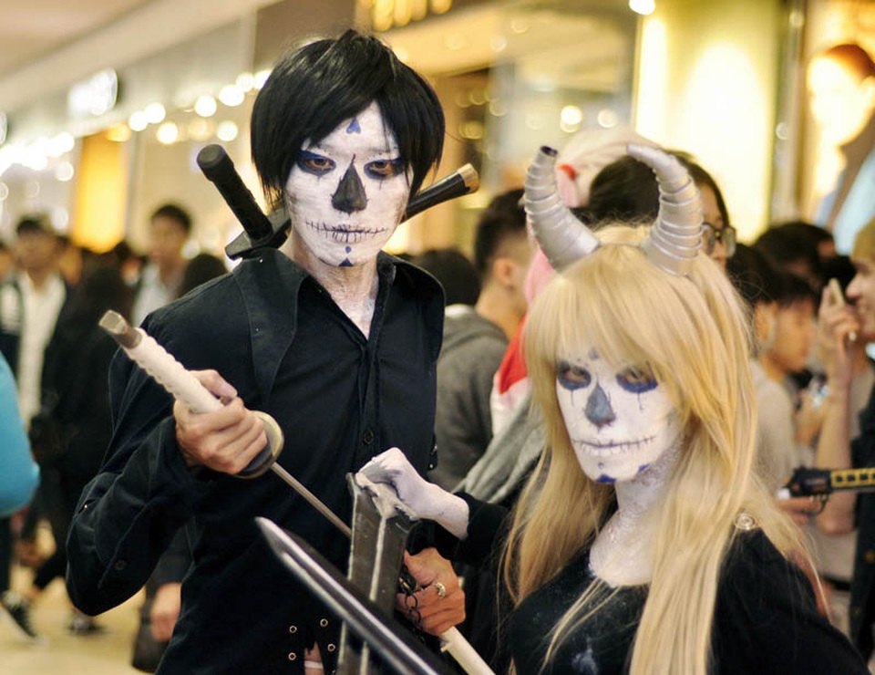 Cosplayer mùa Halloween: Từ đáng sợ đến dễ thương bất ngờ - 2
Đôi bạn trẻ cùng nhau hóa thân thành cặp đôi đến từ địa ngục