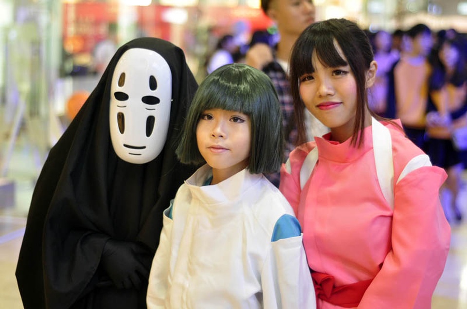 Cosplayer mùa Halloween: Từ đáng sợ đến dễ thương bất ngờ - 3
Vô diện Ghibli thân thiện chụp ảnh cùng bạn bè
