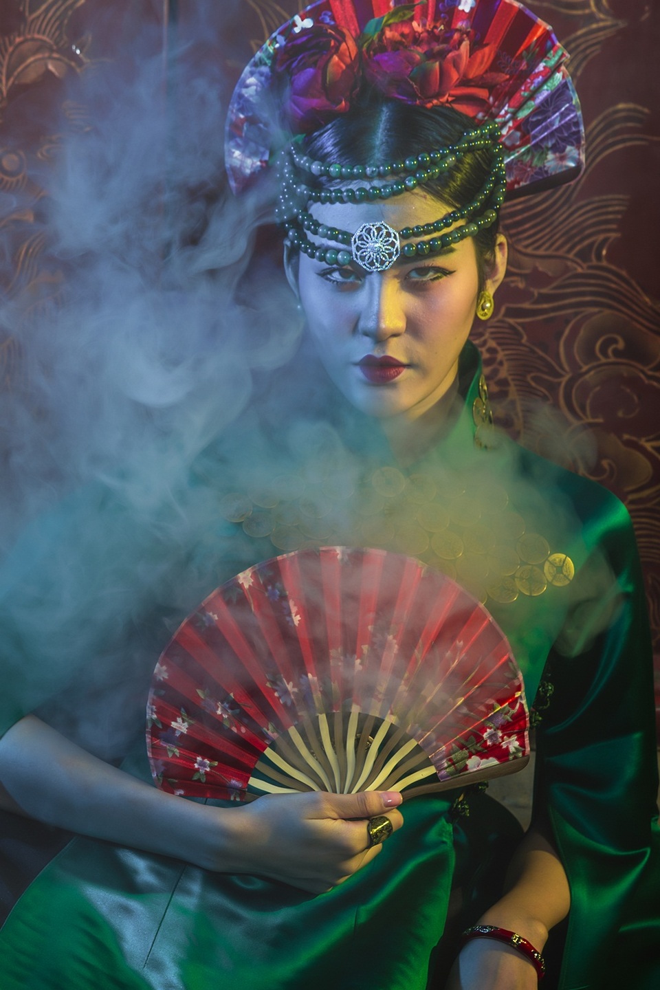 Hạ Vy, Phan Hà Phương khiến du khách quốc tế trầm trồ với áo dài cổ - 5 Hạ Vy, Phan Hà Phương khiến du khách quốc tế trầm trồ với áo dài cổ - 5